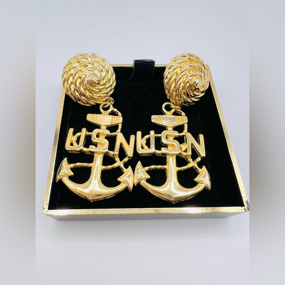 Vintage Gold Tone USN Navy Chief Petty Officer Rope & Anchor Clip On Earrings - Picture 2 of 6